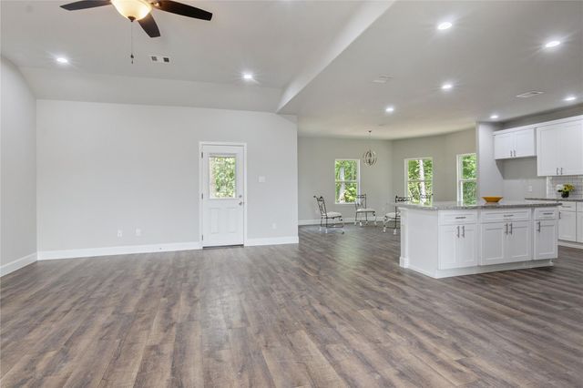 185 W Village Cove Loop, Livingston, TX 77351