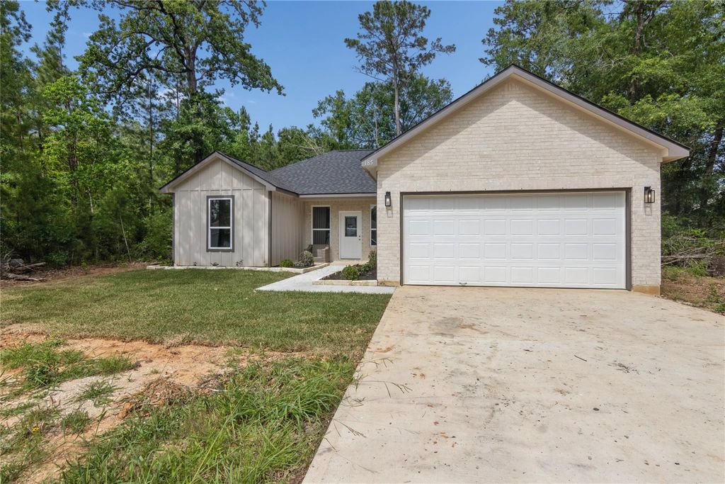 185 W Village Cove Loop, Livingston, TX 77351