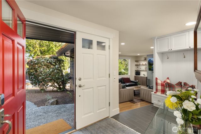 9525 Mercerwood Drive, Mercer Island, WA 98040