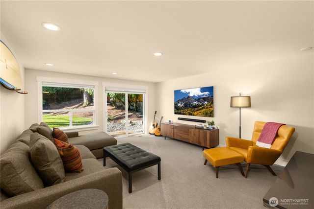 9525 Mercerwood Drive, Mercer Island, WA 98040