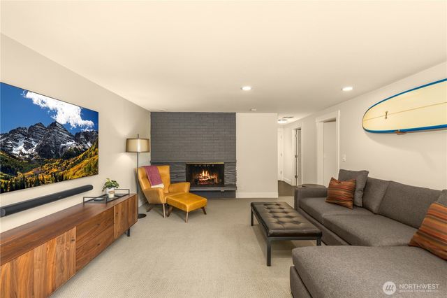 9525 Mercerwood Drive, Mercer Island, WA 98040