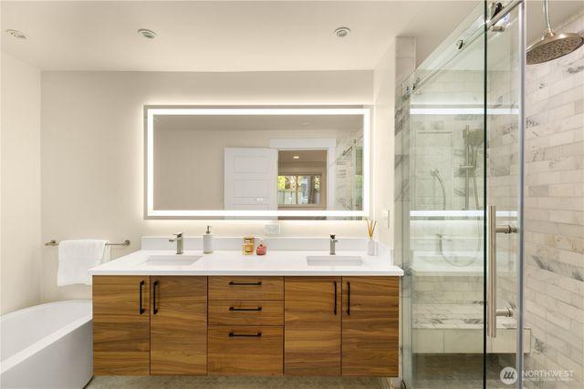 9525 Mercerwood Drive, Mercer Island, WA 98040