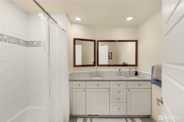 9525 Mercerwood Drive, Mercer Island, WA 98040