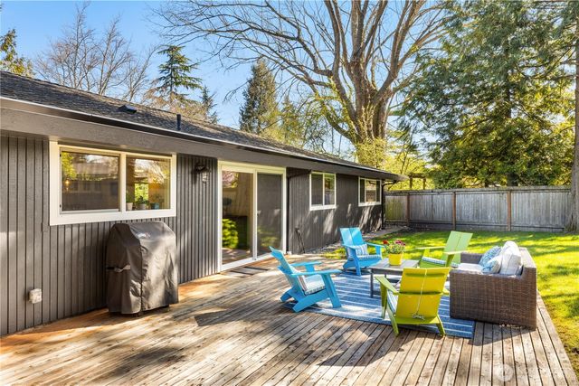 9525 Mercerwood Drive, Mercer Island, WA 98040