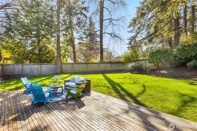 9525 Mercerwood Drive, Mercer Island, WA 98040