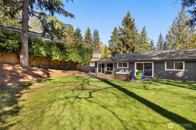 9525 Mercerwood Drive, Mercer Island, WA 98040