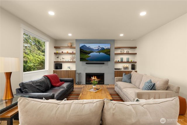 9525 Mercerwood Drive, Mercer Island, WA 98040