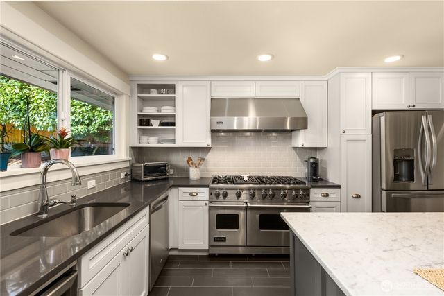 9525 Mercerwood Drive, Mercer Island, WA 98040