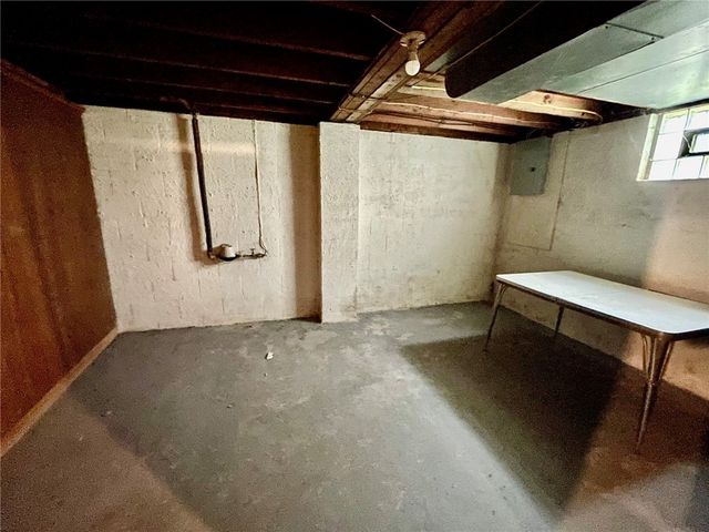 141 Carroll St, Aliquippa, PA 15001