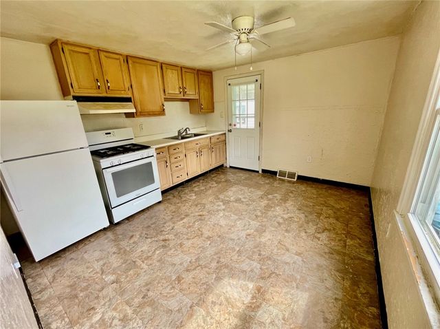 141 Carroll St, Aliquippa, PA 15001