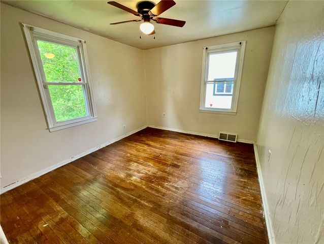 141 Carroll St, Aliquippa, PA 15001