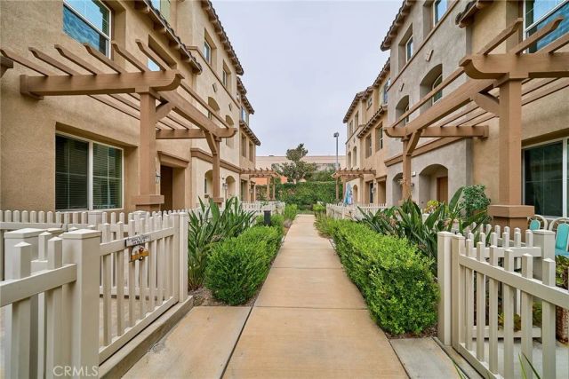 853 E Hollyvale, Azusa, CA 91702
