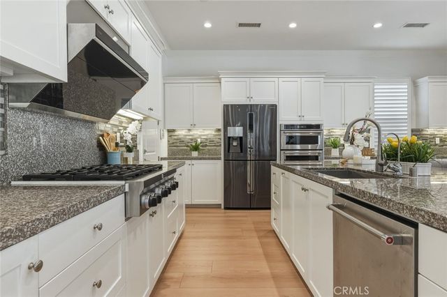 108 Henderson, Irvine, CA 92620