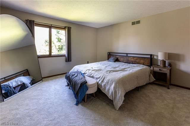 105 Topaz Trail, Cortland, OH 44410