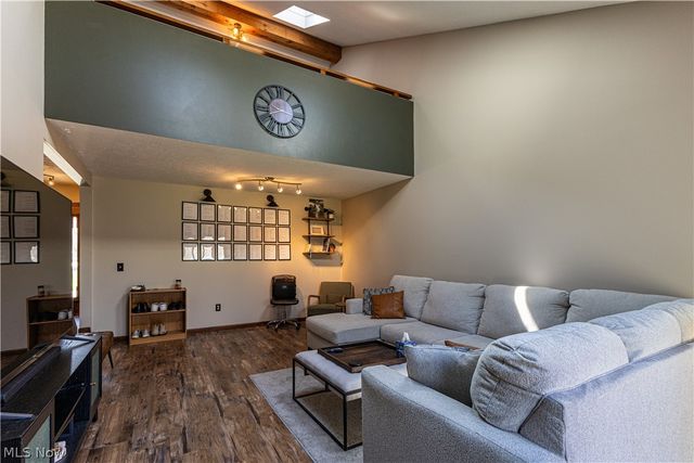 105 Topaz Trail, Cortland, OH 44410
