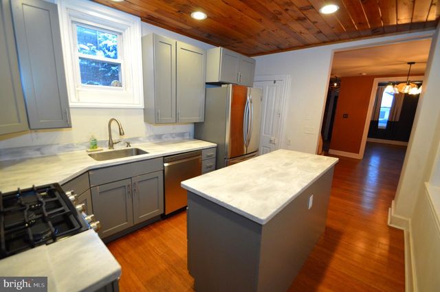 101 W UNION ST, Burlington, NJ 08016