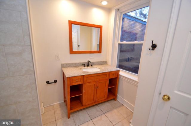 101 W UNION ST, Burlington, NJ 08016