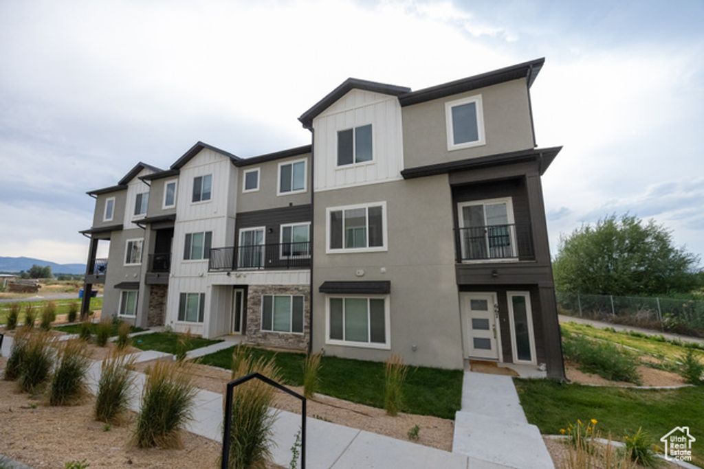 667 E 730 N, Hyrum, UT 84319