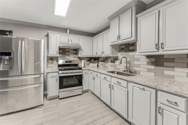 13751 Sablesprings Lane, Houston, TX 77014