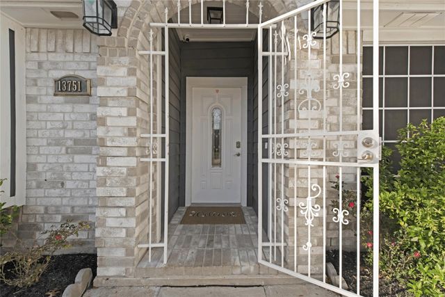 13751 Sablesprings Lane, Houston, TX 77014