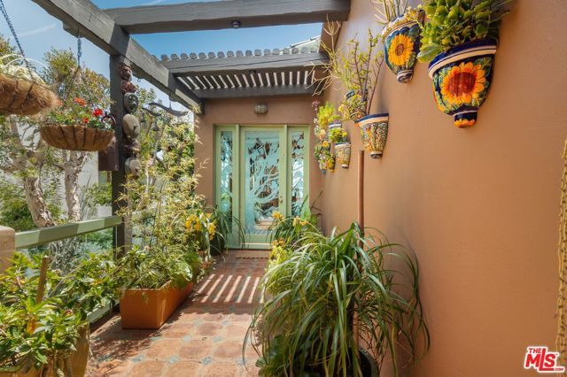 3916 Rambla Orienta, Malibu, CA 90265