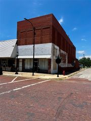 300 Main Street, Lindsay, OK 73052