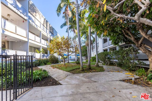 848 N Kings Road 208, West Hollywood, CA 90069