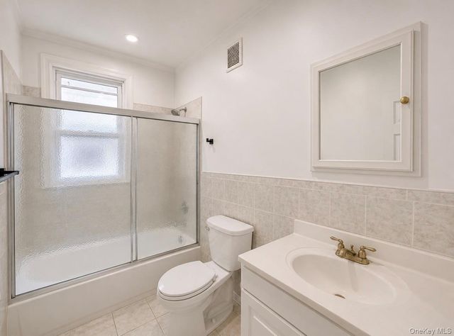 62-20 80th Road, Glendale, NY 11385