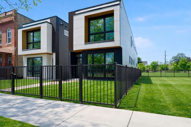 618 N Avers Avenue, Chicago, IL 60624