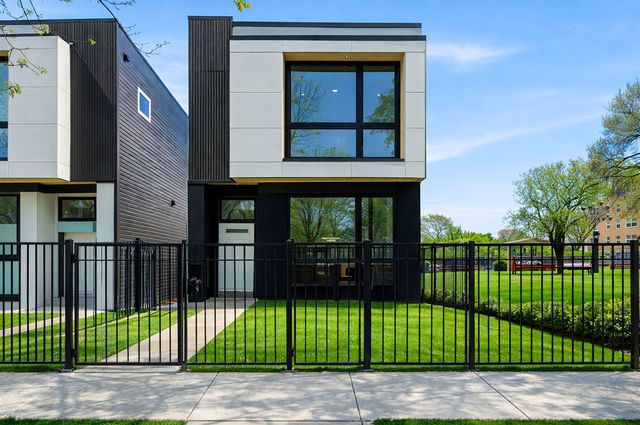 618 N Avers Avenue, Chicago, IL 60624
