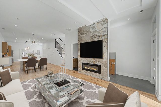 618 N Avers Avenue, Chicago, IL 60624