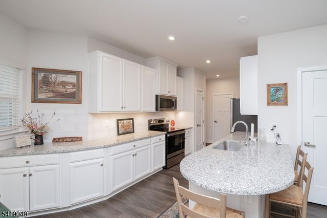 35 Sparrowhawk St, Washington Twp., NJ 07882