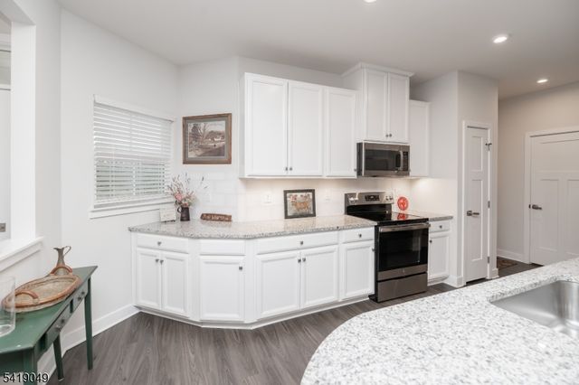 35 Sparrowhawk St, Washington Twp., NJ 07882