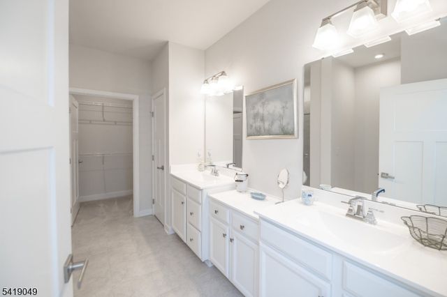 35 Sparrowhawk St, Washington Twp., NJ 07882