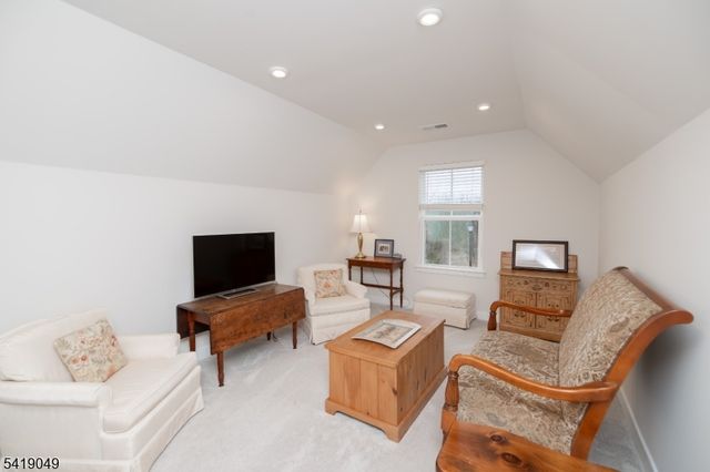 35 Sparrowhawk St, Washington Twp., NJ 07882