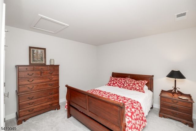 35 Sparrowhawk St, Washington Twp., NJ 07882