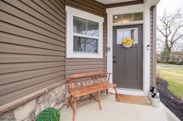 35 Sparrowhawk St, Washington Twp., NJ 07882