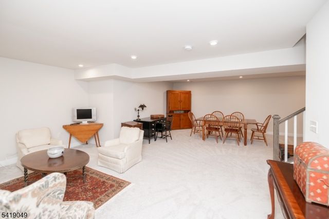 35 Sparrowhawk St, Washington Twp., NJ 07882