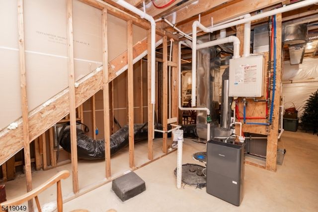 35 Sparrowhawk St, Washington Twp., NJ 07882