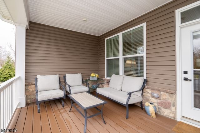 35 Sparrowhawk St, Washington Twp., NJ 07882