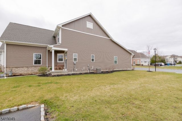 35 Sparrowhawk St, Washington Twp., NJ 07882