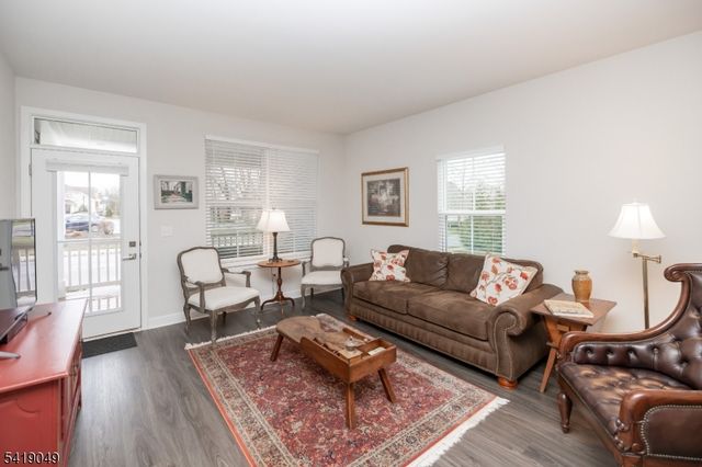 35 Sparrowhawk St, Washington Twp., NJ 07882