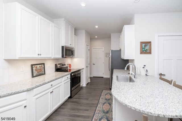 35 Sparrowhawk St, Washington Twp., NJ 07882