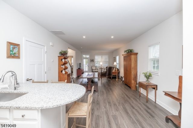 35 Sparrowhawk St, Washington Twp., NJ 07882