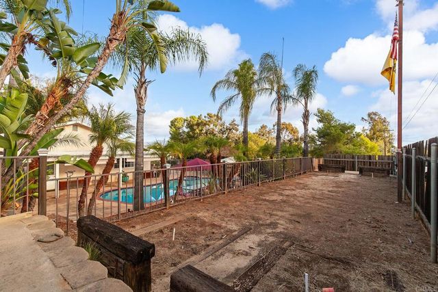 126 La Cresta Heights Rd, El Cajon, CA 92021