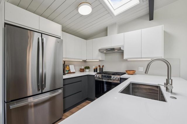 2731 Greer Road, Palo Alto, CA 94303