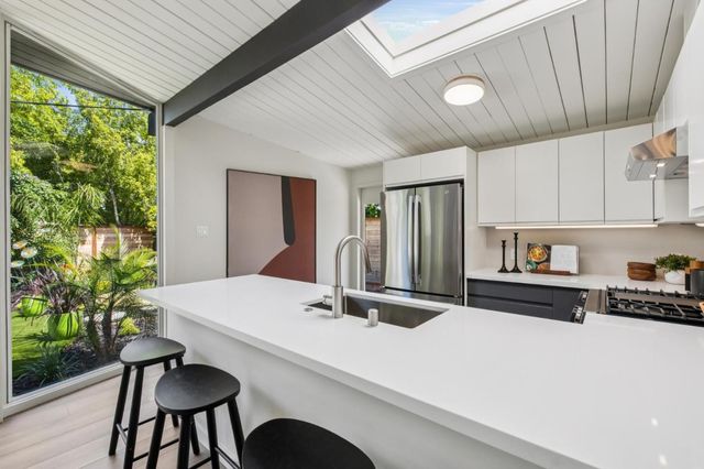 2731 Greer Road, Palo Alto, CA 94303