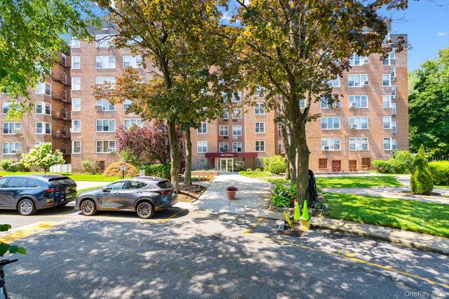209-15 18th Avenue 3D, Bayside, NY 11360
