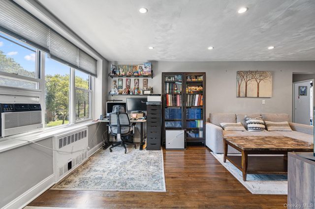209-15 18th Avenue 3D, Bayside, NY 11360