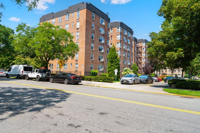 209-15 18th Avenue 3D, Bayside, NY 11360